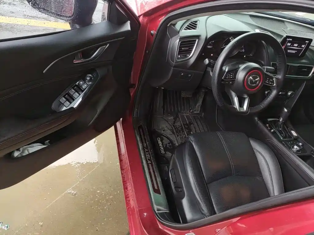 Mazda 3 Axela 2018 — фото 16