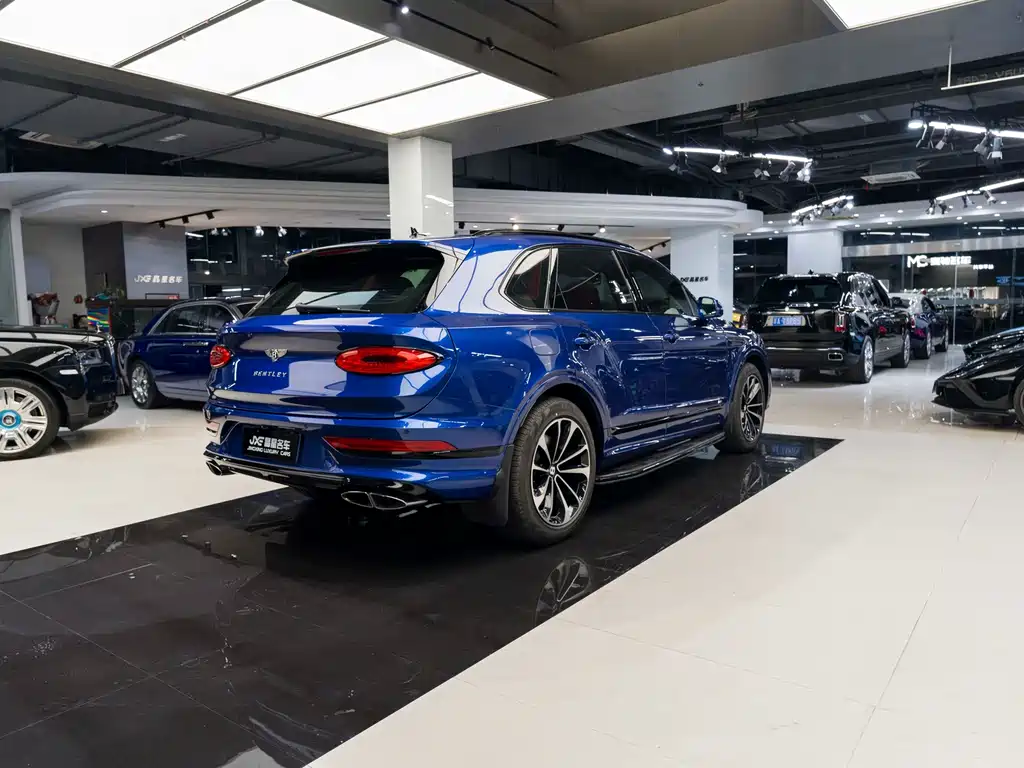 Bentley Bentayga 2021 — фото 13