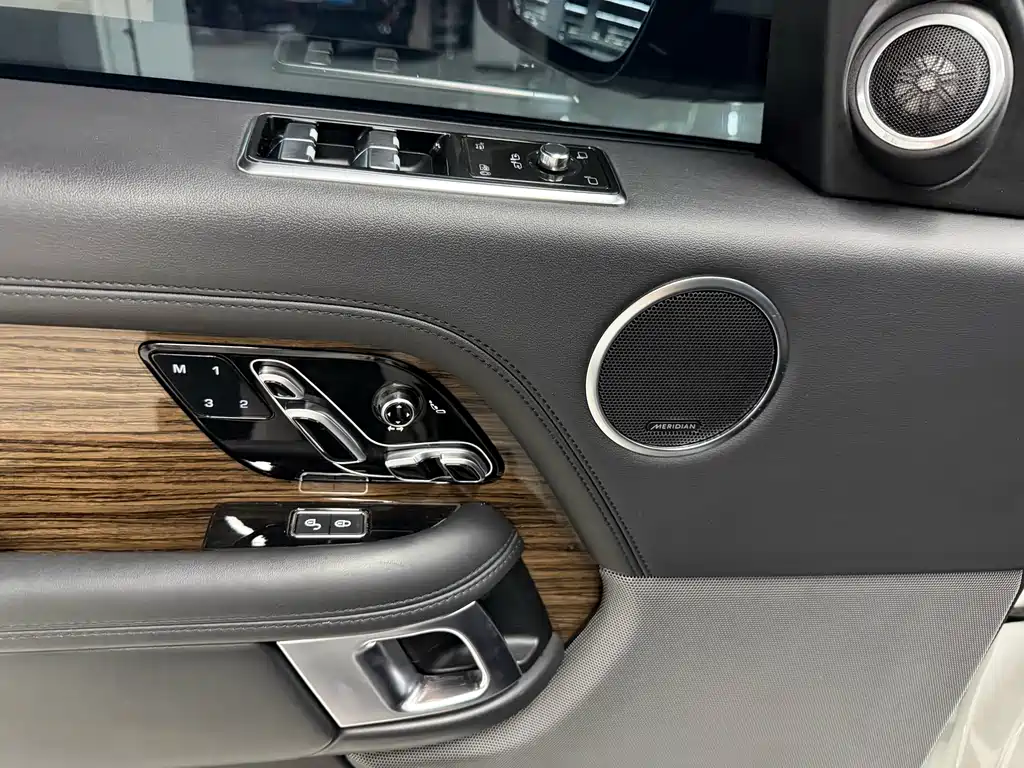 Land Rover Range Rover 2018 — фото 7