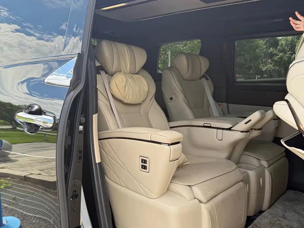 Toyota Alphard 2024 — фото 8