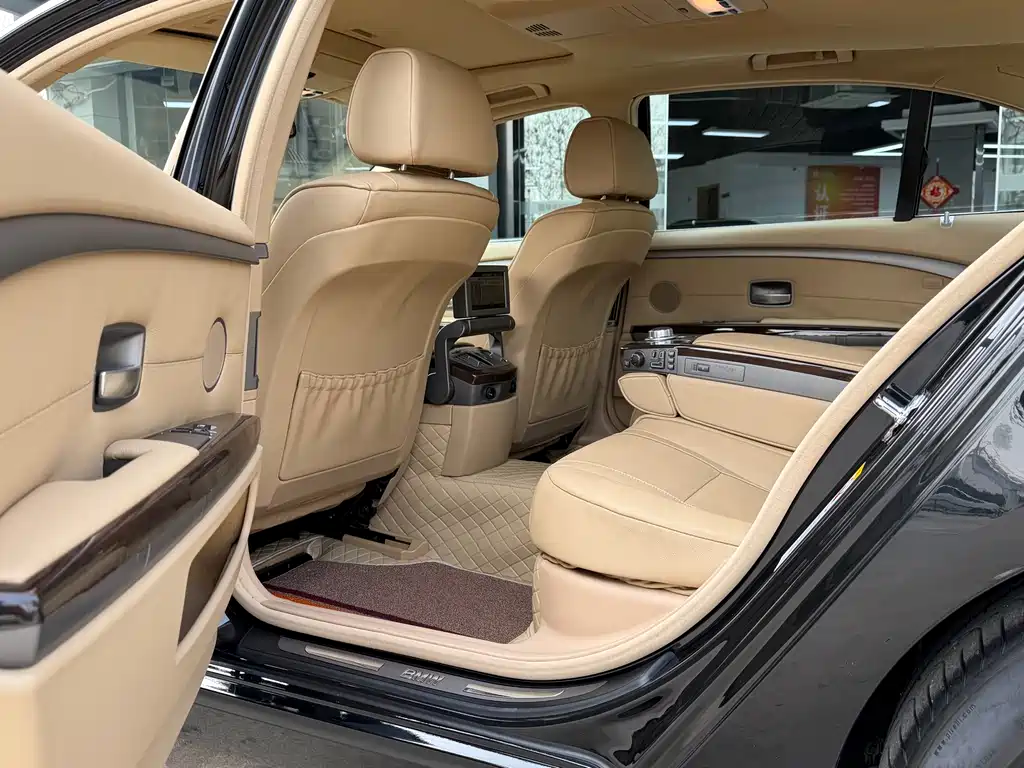 BMW 7 Series 2008 — фото 16