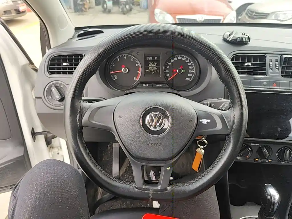 Volkswagen Polo 2017 — фото 11