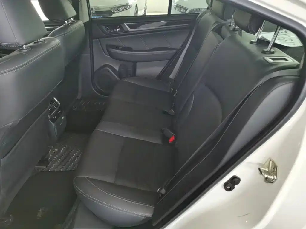 Subaru Legacy 2018 — фото 17