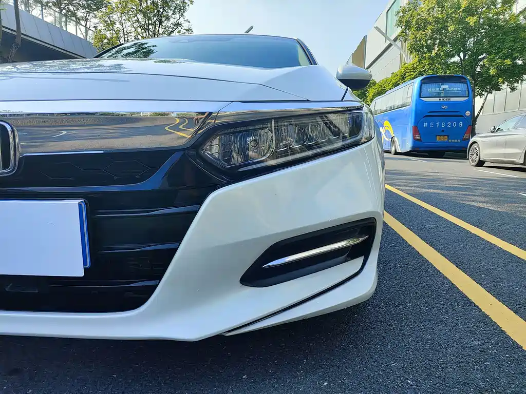 Honda Accord 2019 — фото 16