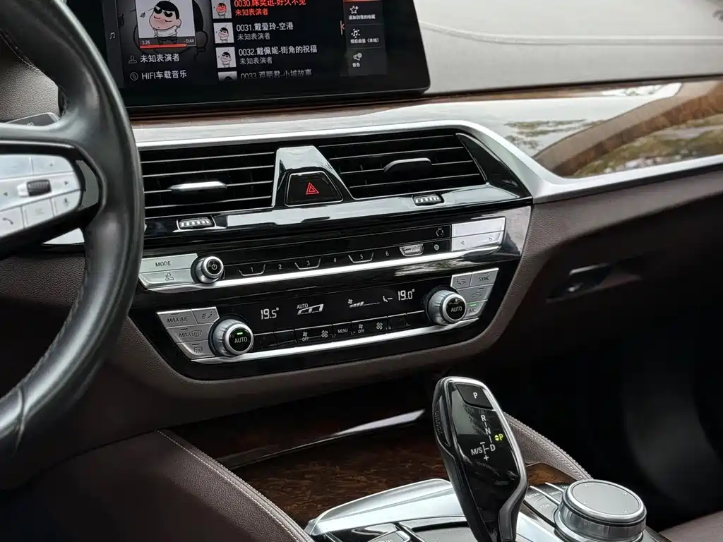 BMW 5 Series 2020 — фото 16