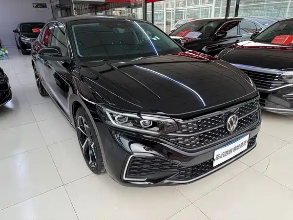 Volkswagen Passat 2023