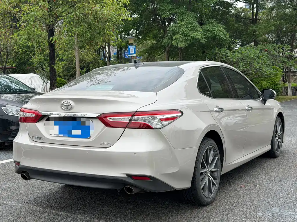 Toyota Camry 2022 — фото 5