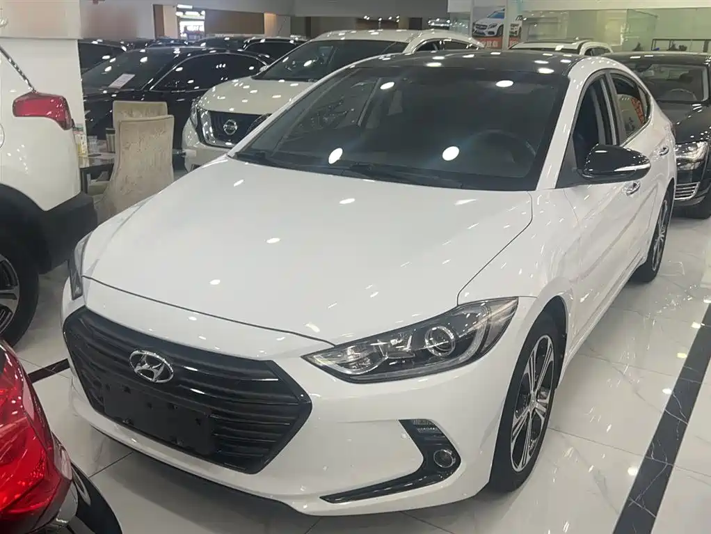 Hyundai Elantra 2019 — фото 5