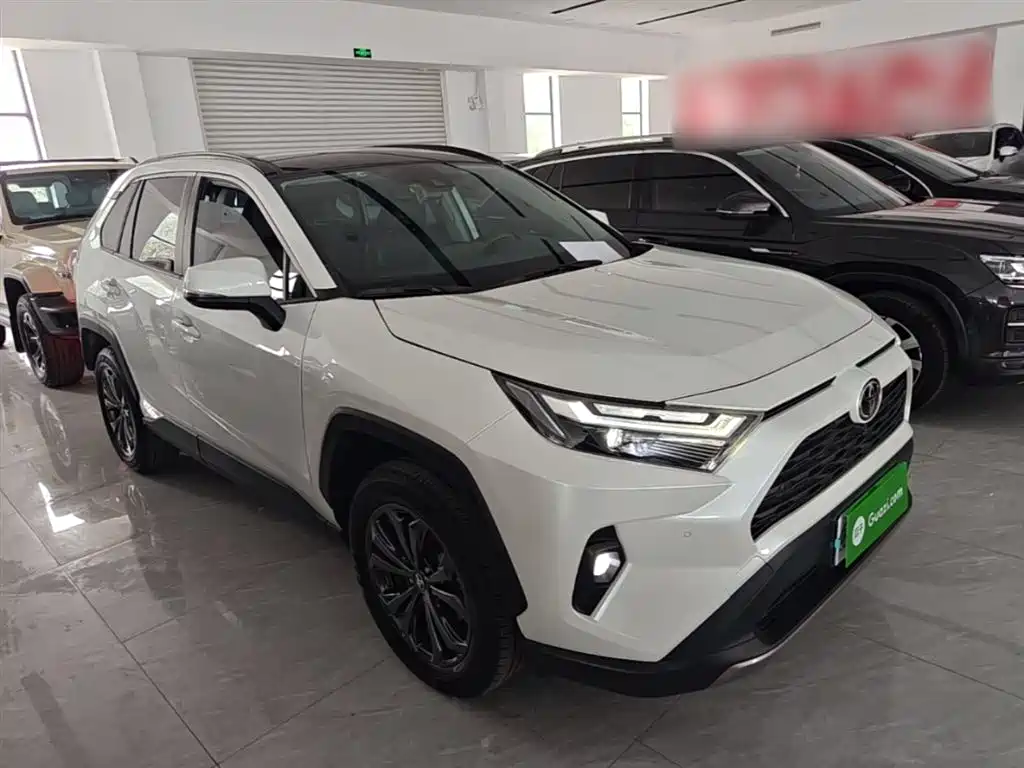 Toyota RAV4 2023 — фото 4