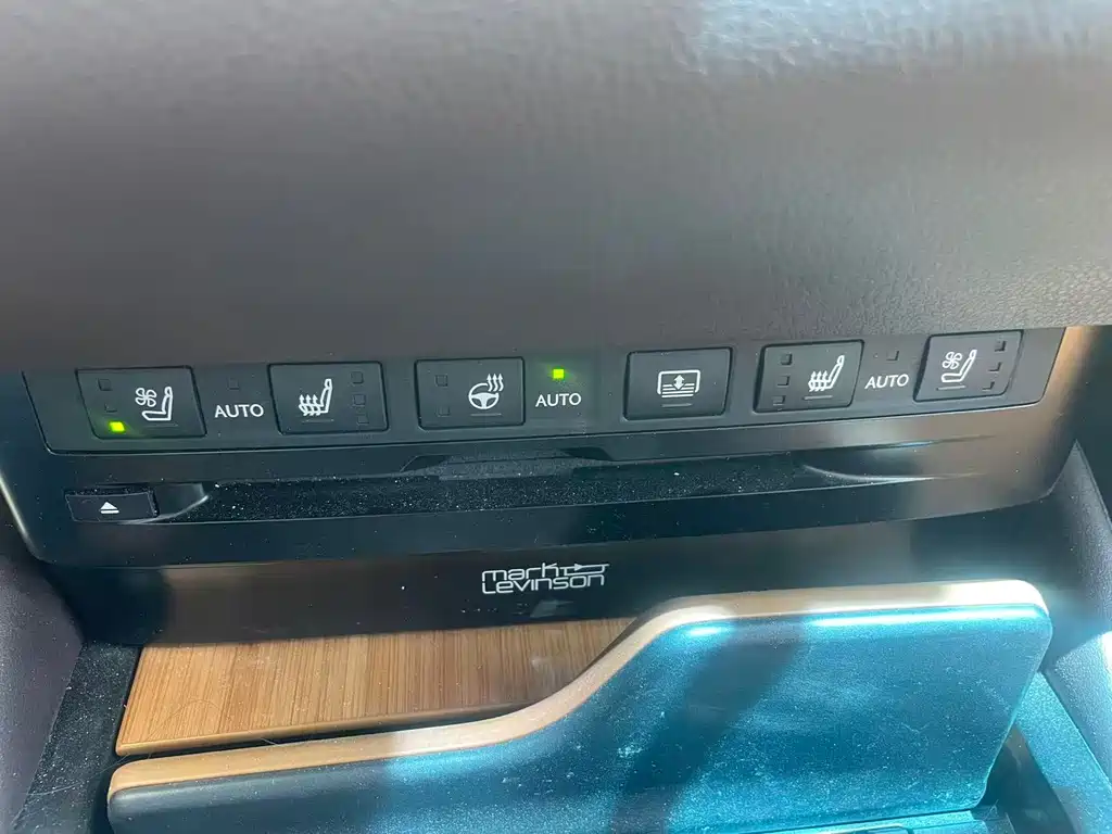 Lexus ES 2019 — фото 13