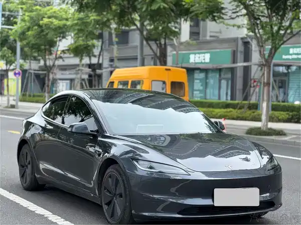 Tesla Model 3 2023