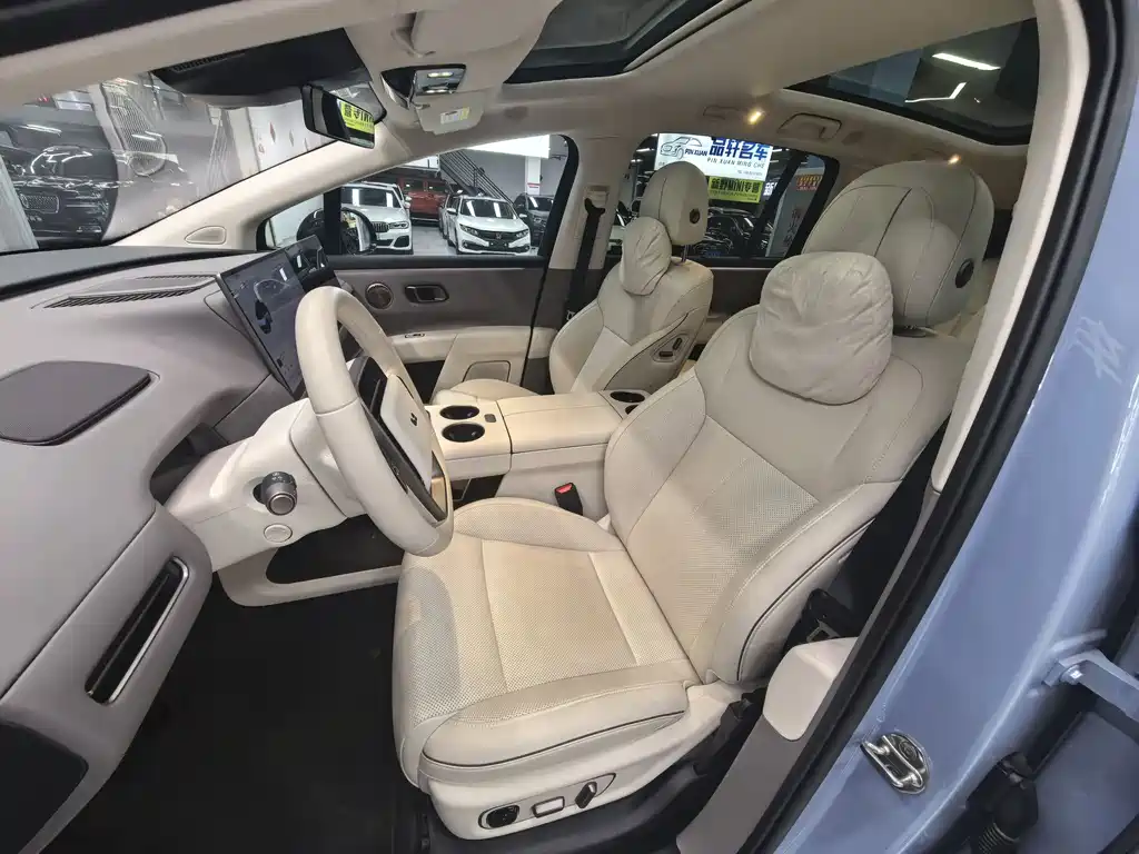 Li Auto i8 2025 — фото 11