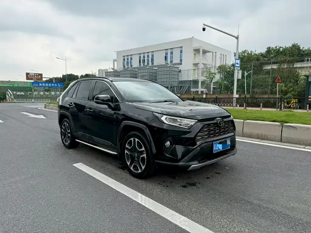 Toyota RAV4 2020 — фото 2