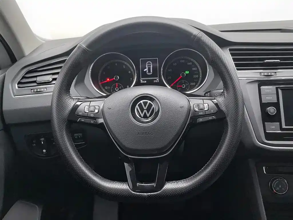 Volkswagen Tiguan L 2021 — фото 15