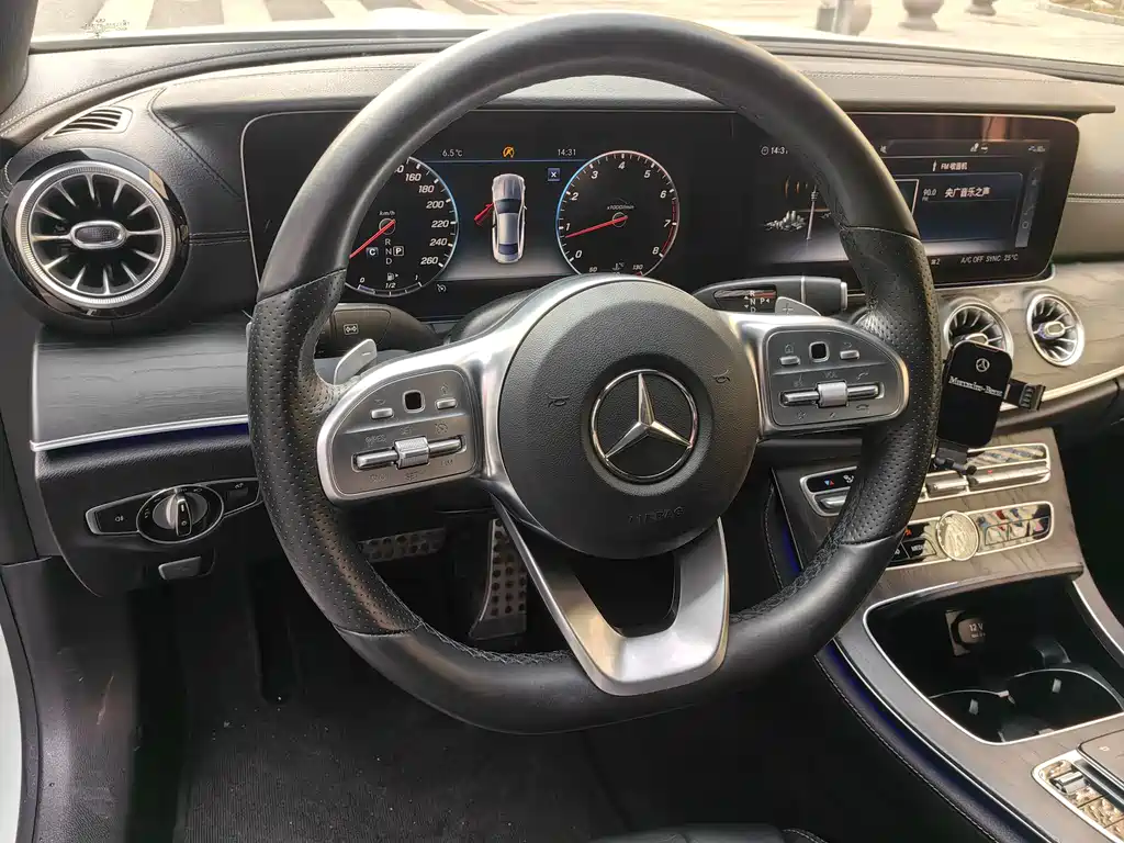 Mercedes-Benz E-Class 2019 — фото 20