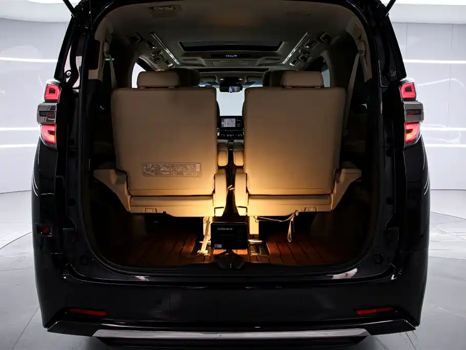 Toyota Vellfire 2022 — фото 15