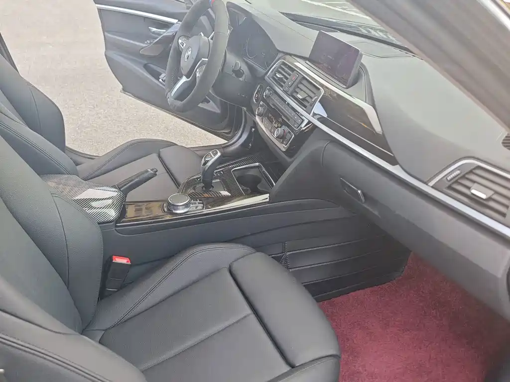 BMW 3 Series 2019 — фото 10