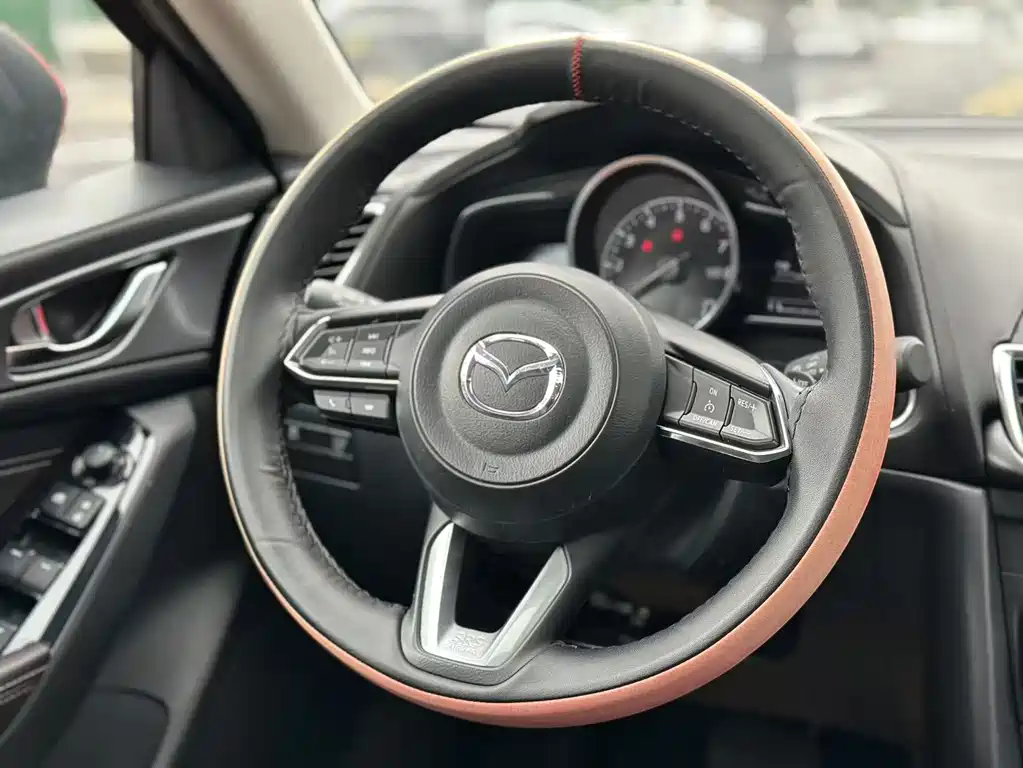 Mazda 3 Axela 2018 — фото 12