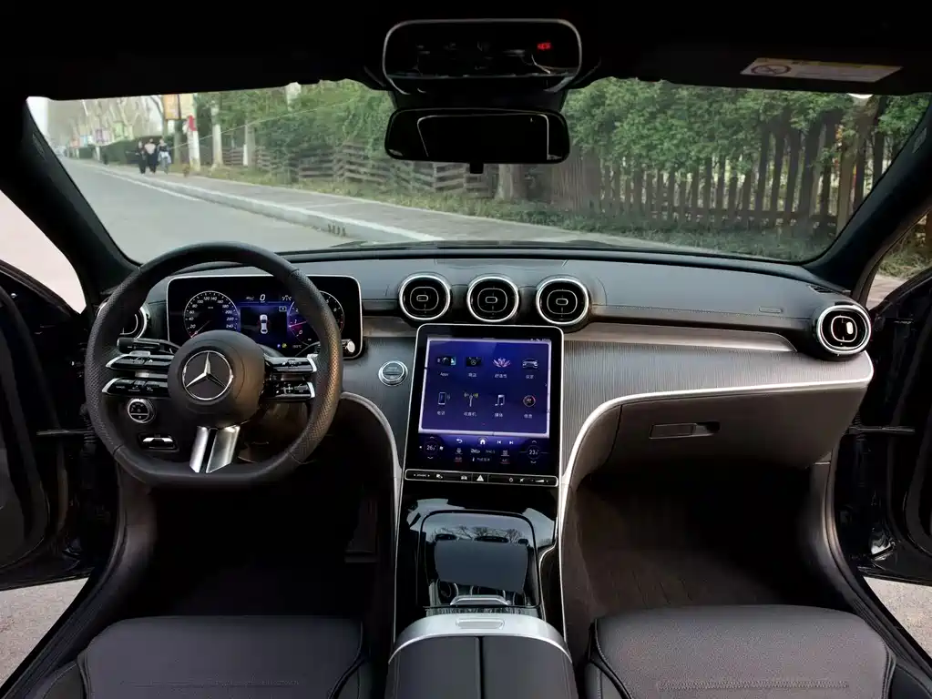 Mercedes-Benz C-Class 2024 — фото 16