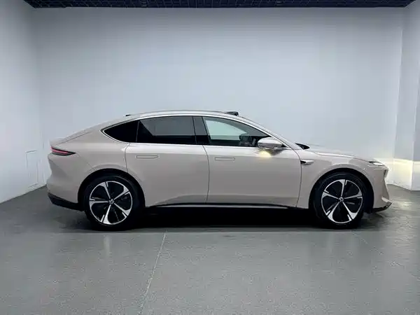 NIO ET5 2025