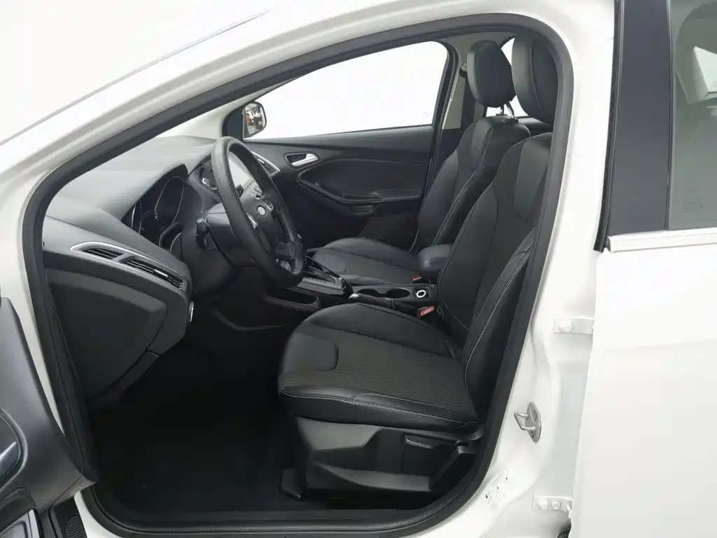Ford Focus 2014 — фото 10