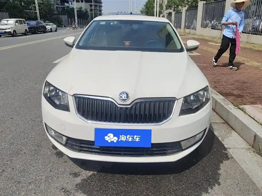 Skoda Octavia 2015 — фото 2
