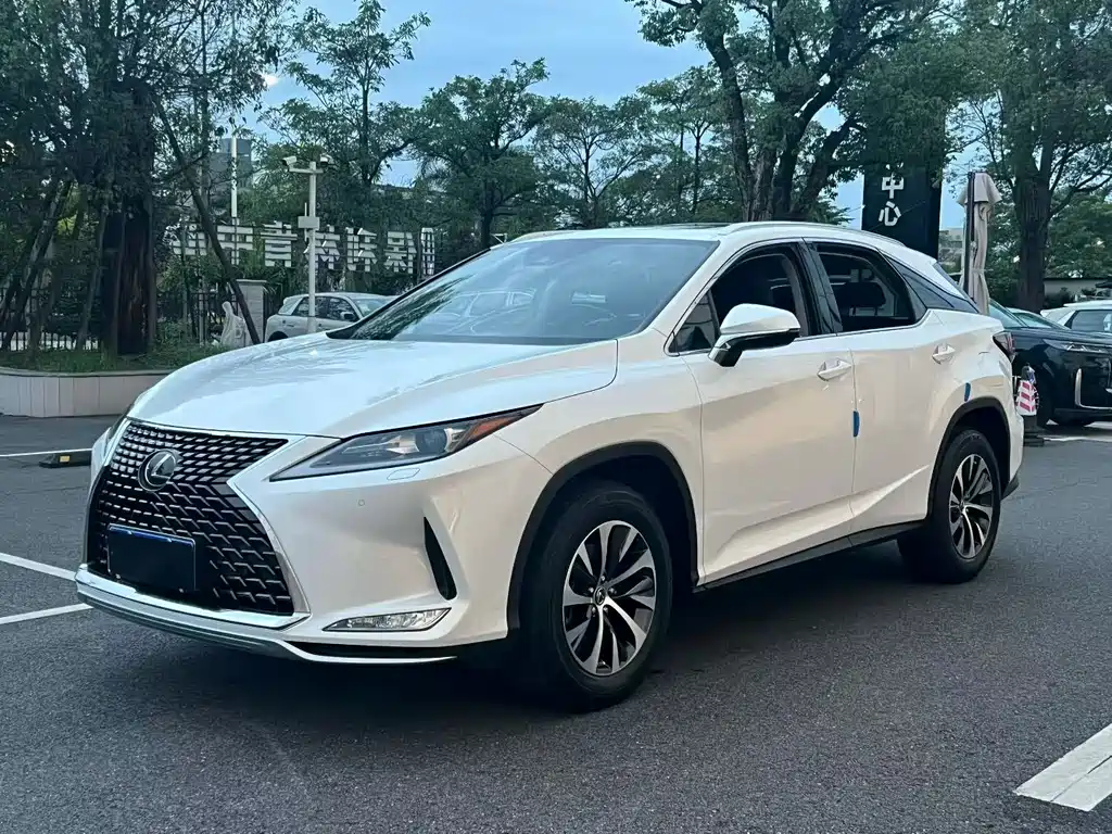 Lexus RX 2021 — фото 1
