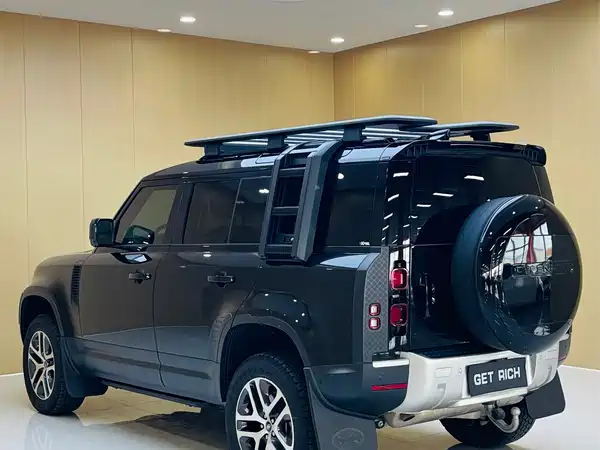 Land Rover Defender 2025