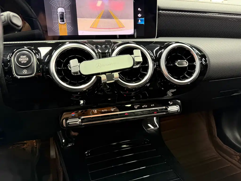 Mercedes-Benz A-Class 2019 — фото 16