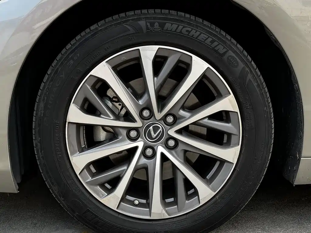 Lexus ES 2023 — фото 10