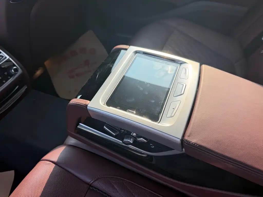 BMW 7 Series 2019 — фото 19