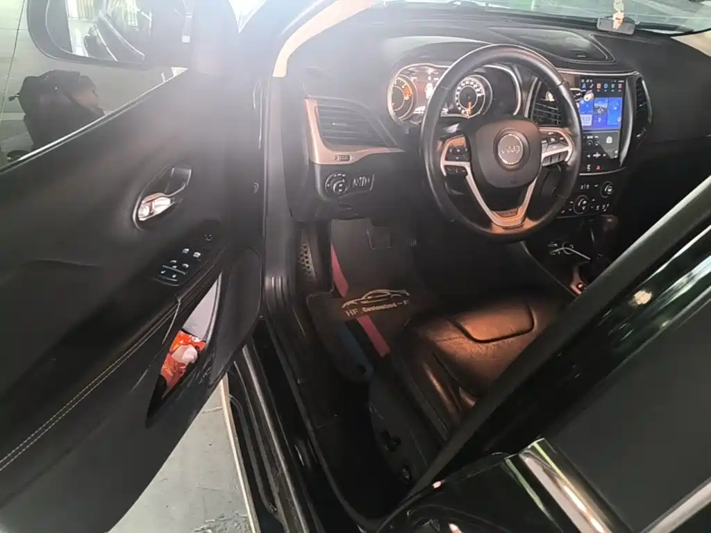 Jeep Cherokee 2018 — фото 16