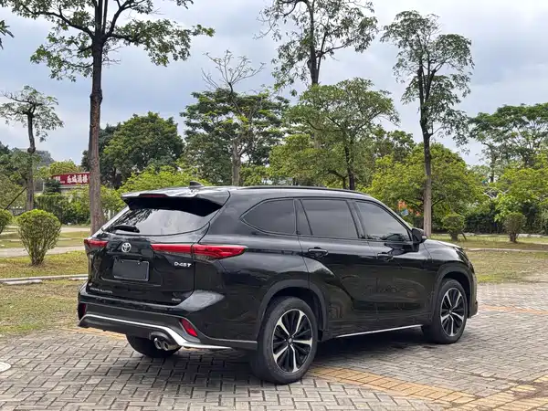 Toyota Crown Kluger 2023