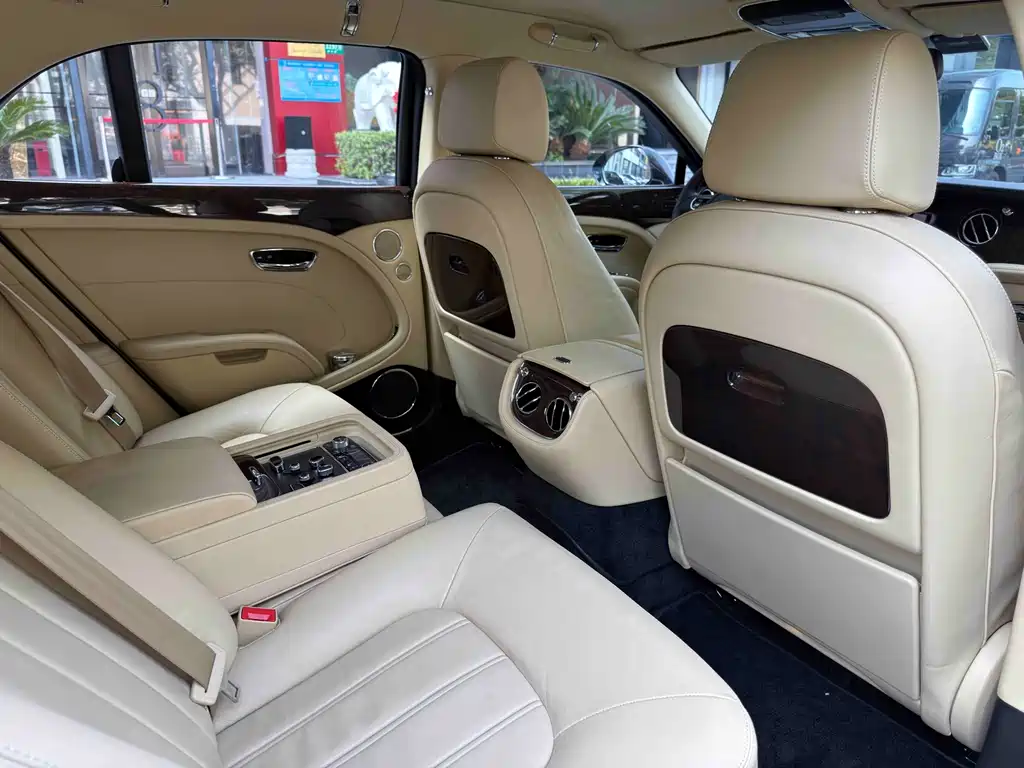 Bentley Mulsanne 2016 — фото 18