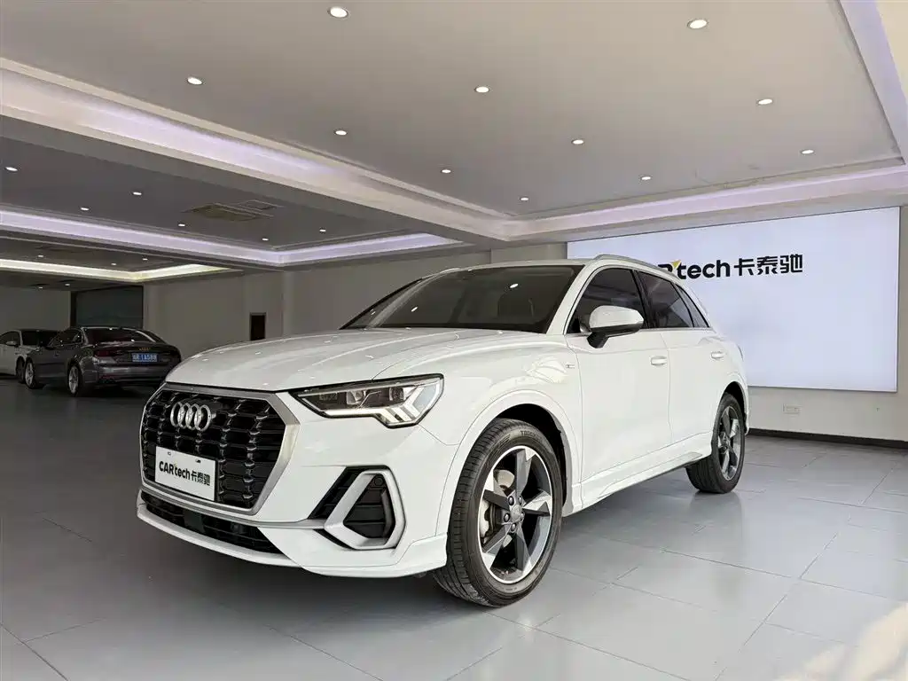 Audi Q3 2019 — фото 1