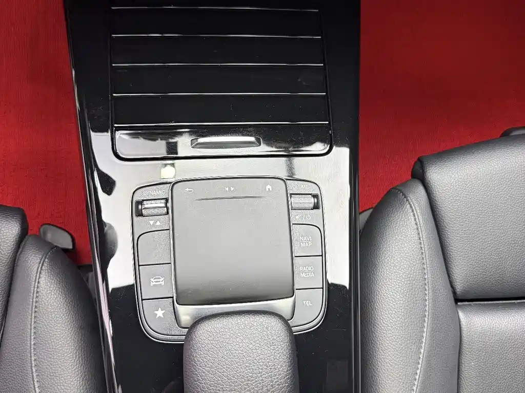Mercedes-Benz A-Class 2022 — фото 13