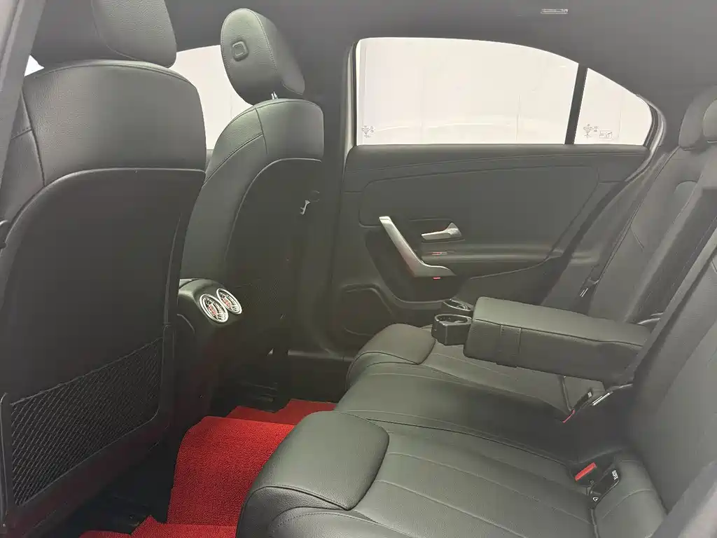 Mercedes-Benz A-Class 2022 — фото 16
