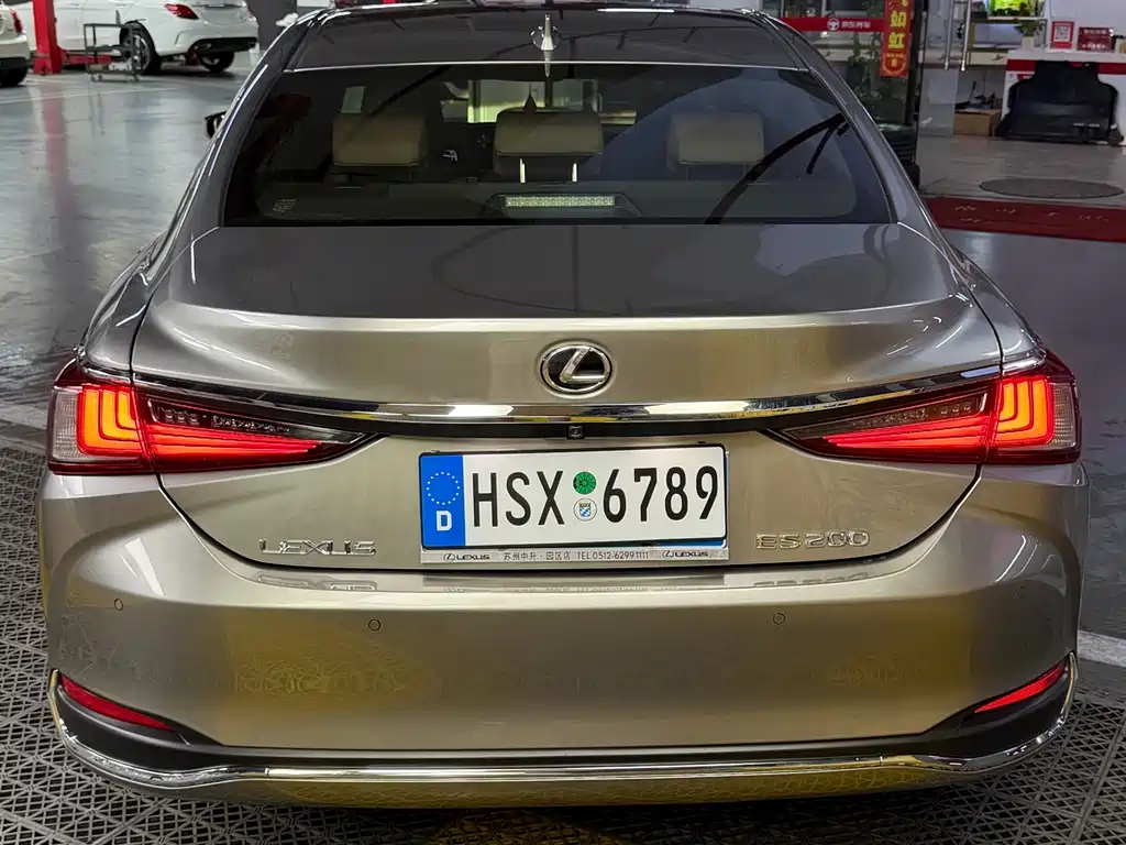 Lexus ES 2023 — фото 17