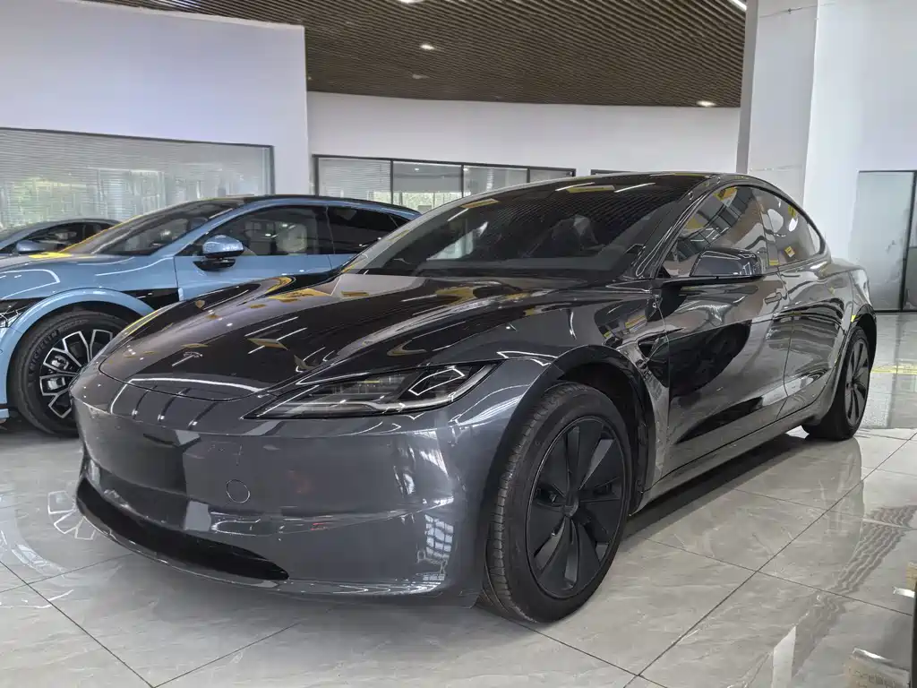 Tesla Model 3 2024