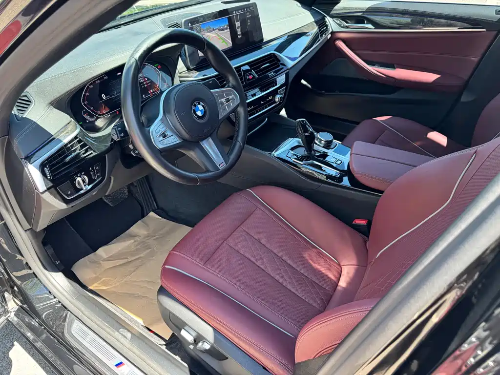 BMW 5 Series 2023 — фото 10