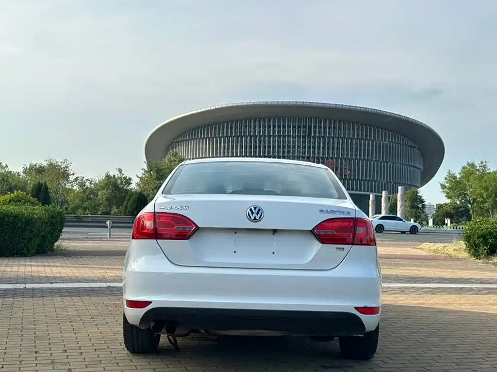 Volkswagen Sagitar 2013