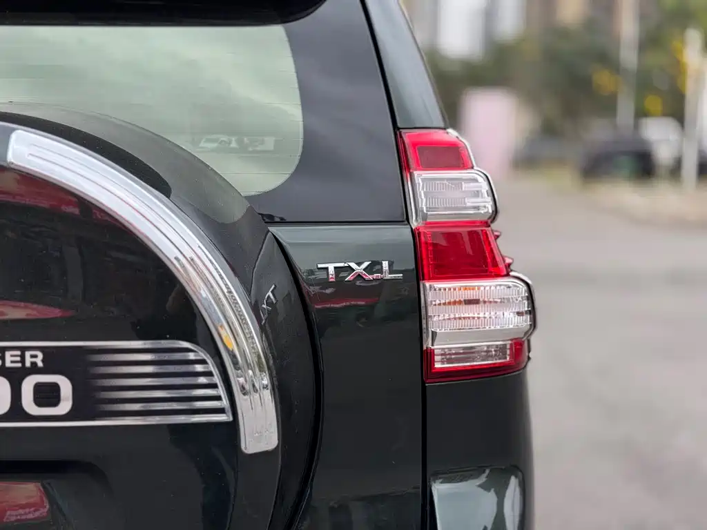 Toyota Prado 2015 — фото 16