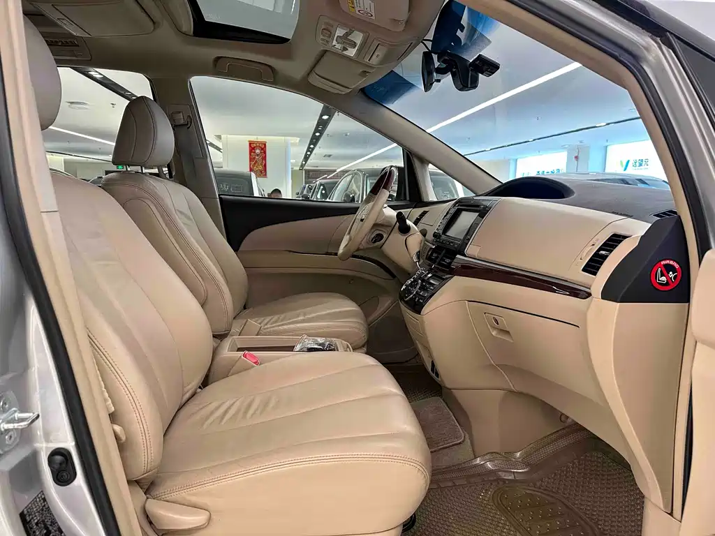 Toyota Previa 2015 — фото 11