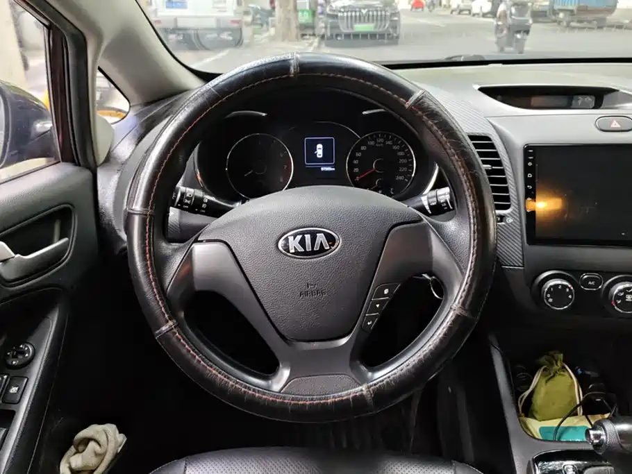 Kia K3 2017 — фото 15