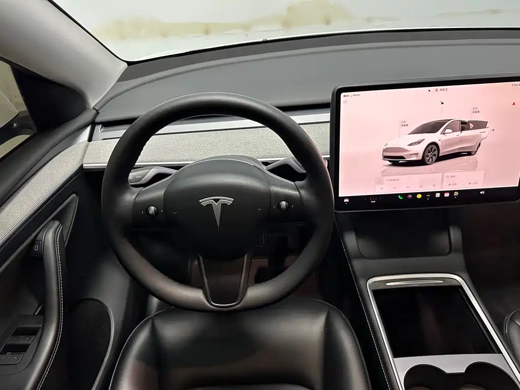 Tesla Model Y 2024 — фото 10