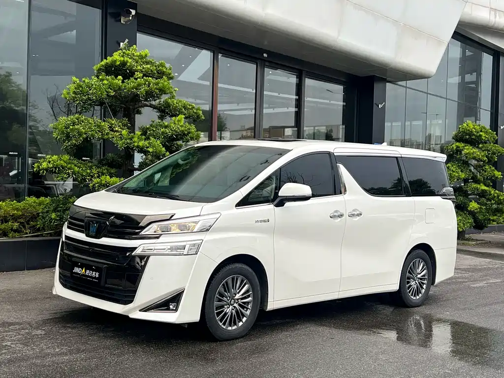 Toyota Vellfire 2023 — фото 1