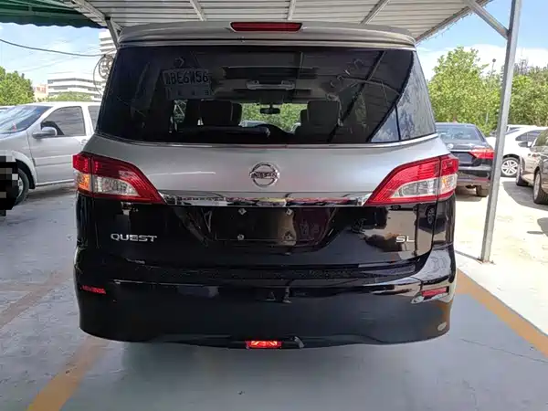 Nissan Quest 2015
