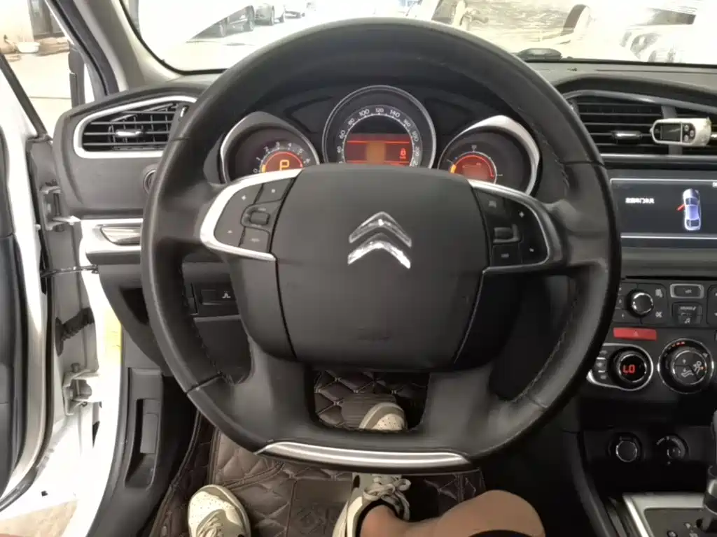 Citroën C4L 2015 — фото 11