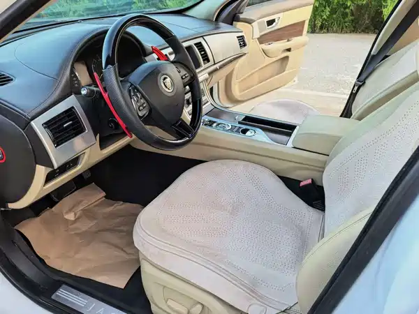 Jaguar XF 2013