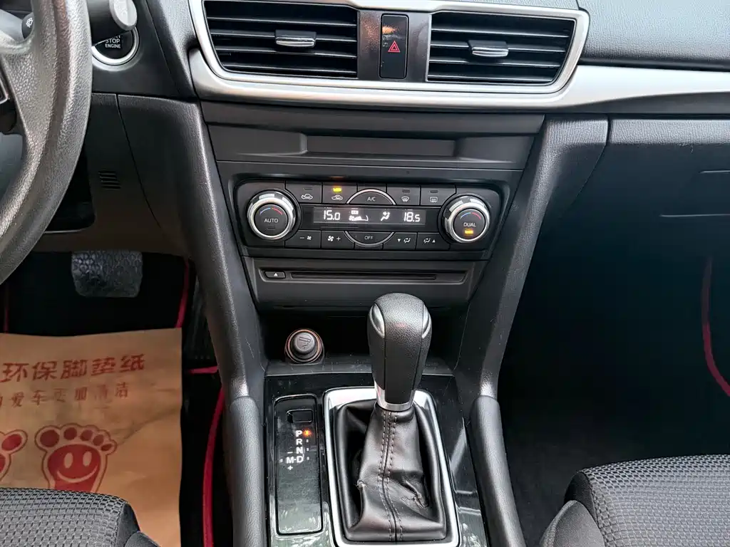 Mazda 3 Axela 2019 — фото 15